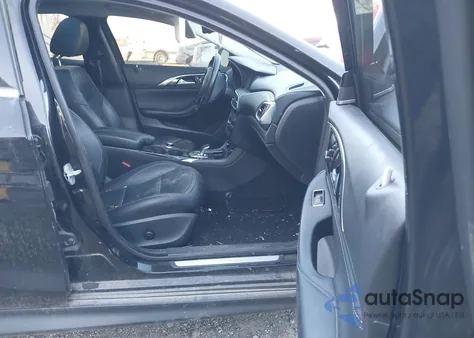 2018 Infiniti Qx30 Premium z USA, uszkodzony, nr VIN SJKCH5CRXJA048367